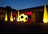 Lichtkegel Sommerfest FFW Ismaning, lichtkunst, lichtaktion, ismaning, lightart, fussbal, aufblasobjekte, aufblasbarer fussball